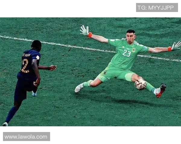 马丁内斯的传奇旅程：从新星崛起到世界足球舞台的璀璨之星